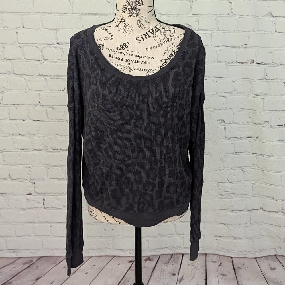 Splendid Waffle Knit Top Gray Leopard Print S